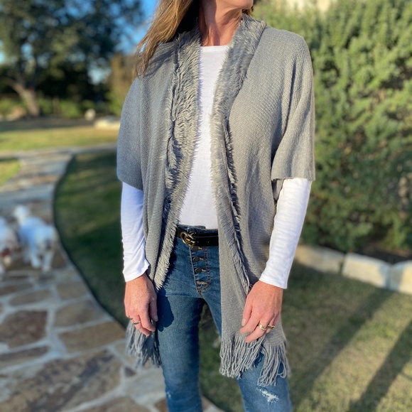 NWT Gray Soft Faux Fur Shawl Poncho Wrap - Picture 1 of 4